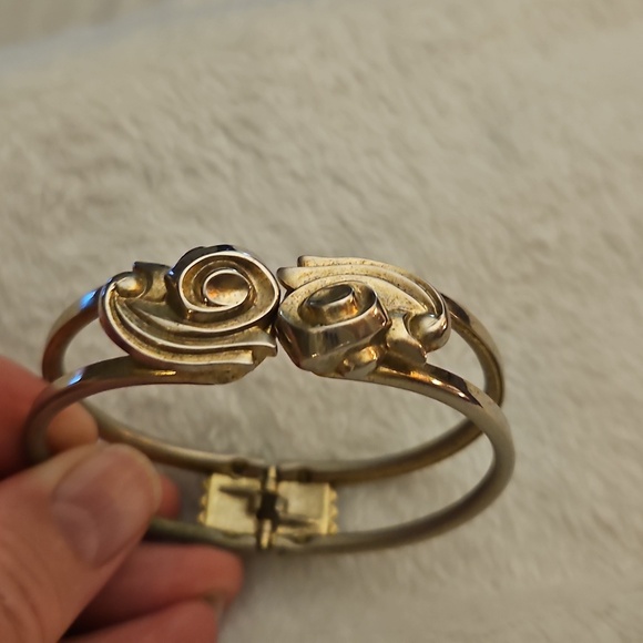 Vintage Silvertone Swirl Hinged Clamper Cuff Bracelet - Picture 4 of 8